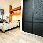Walk 50m To Market Square & Rynek! Stylish 1br, Kitchen * ורוצלב