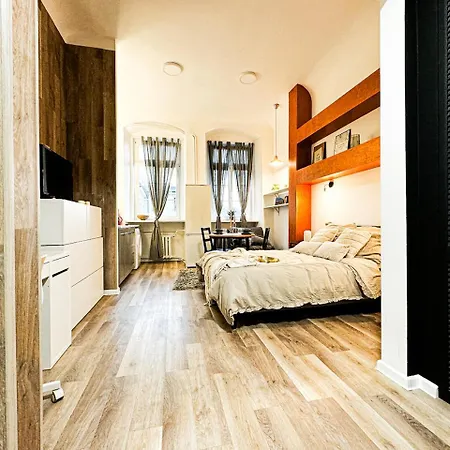 Walk 50m To Market Square & Rynek! Stylish 1br, Kitchen דירה *