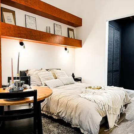 Walk 50m To Market Square & Rynek! Stylish 1br, Kitchen * ורוצלב