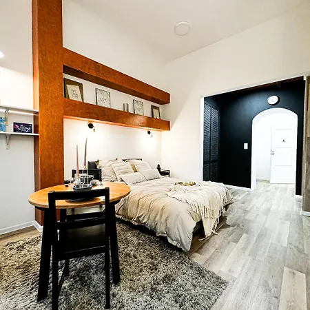 Walk 50m To Market Square & Rynek! Stylish 1br, Kitchen Apartment