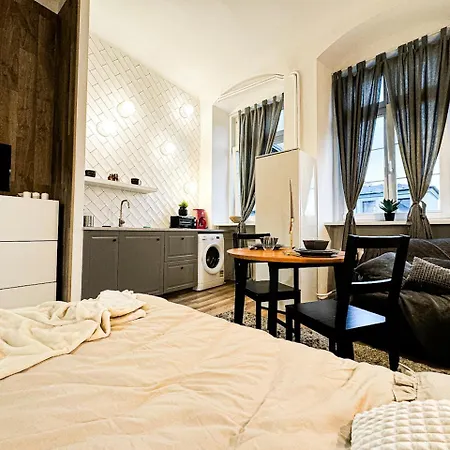 Walk 50m To Market Square & Rynek! Stylish 1br, Kitchen